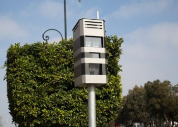 تحذير من رسائل نصية مزيفة لتسديد مخالفات السير