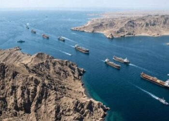 استئناف الحركة في مضيق هرمز بعد وقف إطلاق النار