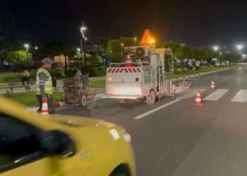 حوّلوا الليل إلى نهار.. مسؤولو مراكش في سباق مع الزمن لإخفاء ندوب شوارع المدينة + صور