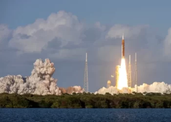 انطلاق أربعة رواد فضاء نحو القمر لأول مرة منذ نصف قرن