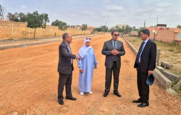 عامل إقليم شيشاوة يتابع ميدانيًا أشغال تهيئة طريق المسبح البلدي