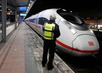 12 جريحا جراء تفجير شاب لعبوات نارية داخل قطار سريع  في ألمانيا