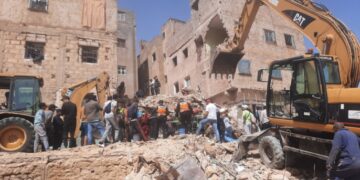 بالڤيديو.. تواصل عمليات البحث تحت أنقاض العمارة المنهارة بفاس