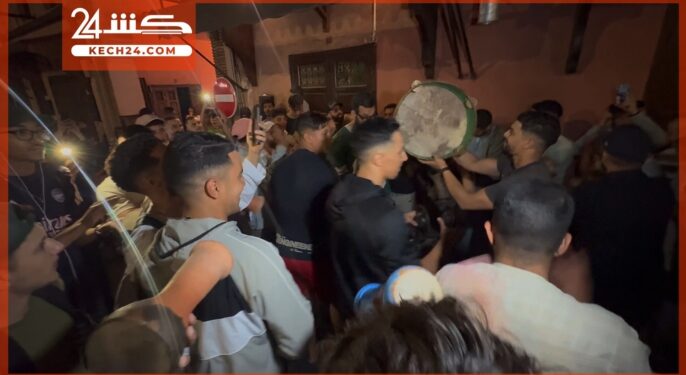 بالڤيديو: اجواء احتفالة متميزة في ليلة عاشوراء بحي باب دكالة بمراكش