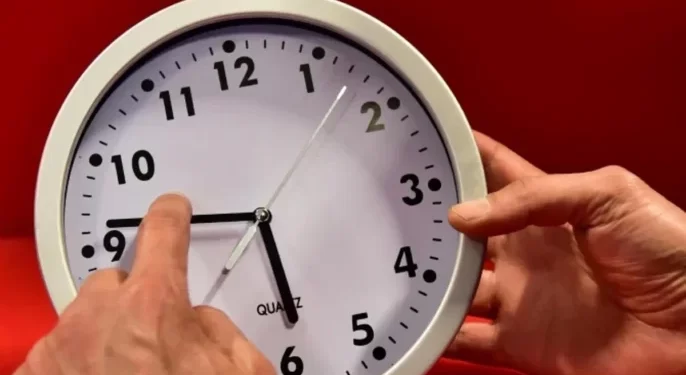 “البيجيدي” يطالب بتأجيل تنفيذ قرار إلغاء الساعة الإضافية إلى ما بعد الانتخابات
