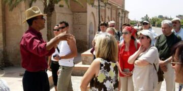 من يستحق صفة مرشد سياحي؟ّ.. برنامج “كفاءة” يعيد الجدل حول شروط ممارسة الإرشاد السياحي بالمغرب