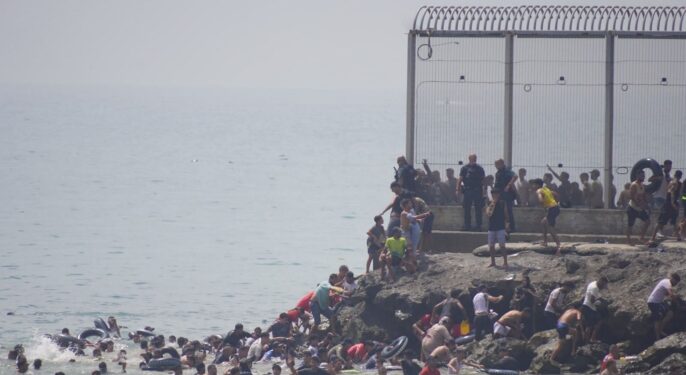 المغرب: موجة الهجرة إلى سبتة المحتلة لا تعكس إرادة سلطات البلاد