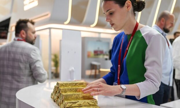 الذهب يسجل أول مكاسب أسبوعية في 5 أسابيع