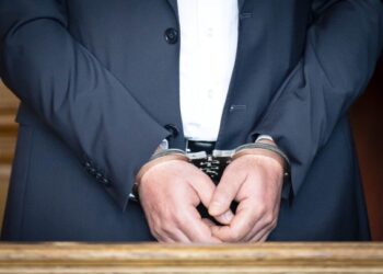 انتحال صفة إطار أمني يطيح بنصاب بفاس