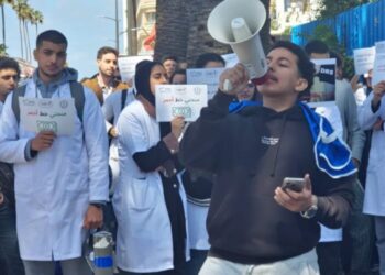 طلبة طب الأسنان يهددون بمقاطعة التداريب الاستشفائية