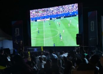 بعد مراكش.. الصويرة تنصب شاشة عملاقة لمؤازرة “أسود الأطلس”