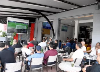 مهنيّو المقاهي والمطاعم بطنجة يستنجدون بغرفة التجارة لمواجهة الإكراهات الجبائية