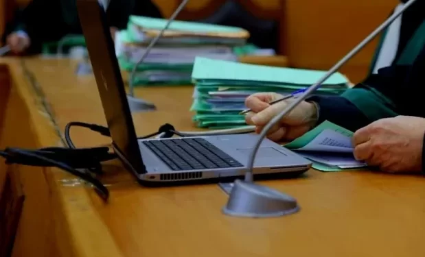 ملف “خيانة زوجية” يهز فاس والنيابة العامة تتابع الزوج في حالة سراح وتخضع الهاتف للخبرة