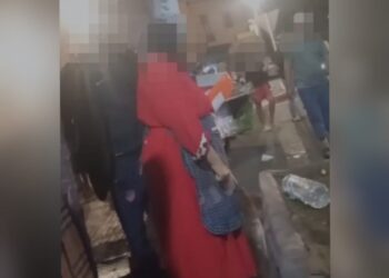 بالڤيديو.. سلوك “منحط” لشباب بجامع الفنا والضحية بائعة مناديل