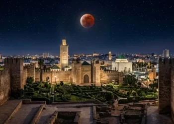 سماء المغرب تترقب “القمر النحاسي”.. مواعيد وتفاصيل الخسوف المرتقب