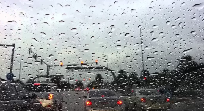 تحذير برتقالي.. زخات رعدية وهبات رياح وموجة حر بالمغرب