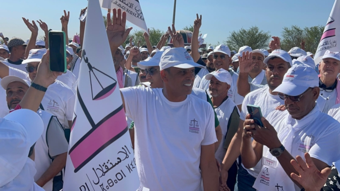 وكيل لائحة الاستقلال بالمنارة عبد الرزاق احلوش يواصل حملته بسوق اربعاء السويهلة