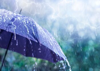 الأرصاد تنذر بزخات رعدية مع هبات رياح بعدة مناطق مغربية