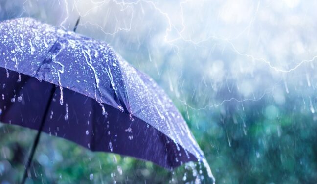 الأرصاد تنذر بزخات رعدية مع هبات رياح بعدة مناطق مغربية