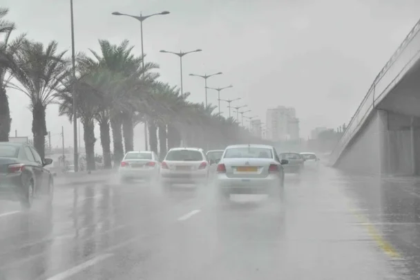 الأرصاد تنذر بتسجيل زخات رعدية بعدة مناطق مغربية