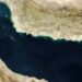 اشتعال النيران في سفينة بمضيق هرمز