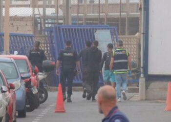 بعد إخلاء آخر مخيم عشوائي بسبتة.. أكثر من 300 مهاجر يعودون طوعا إلى المغرب