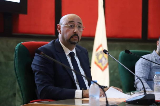 تسجيلات صوتية وكاميرات المراقبة تضع عمدة طنجة في مواجهة تهم ثقيلة